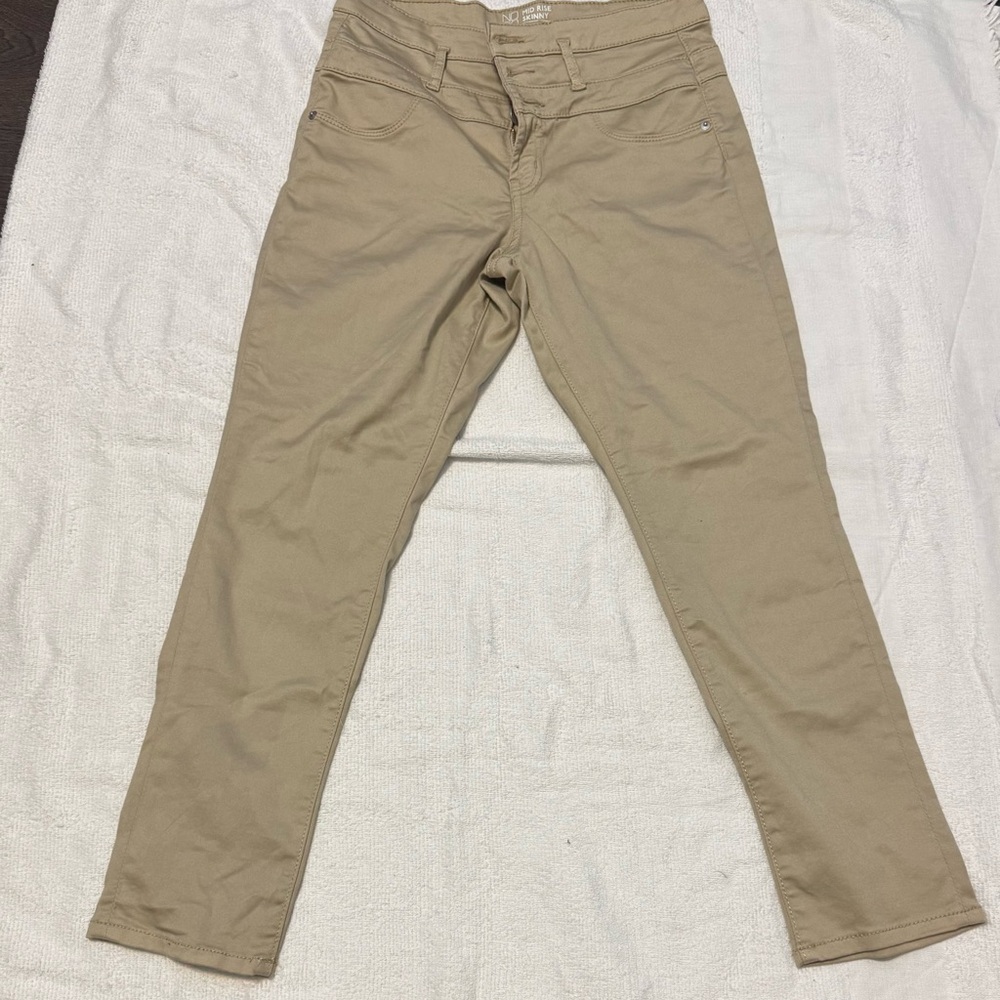 No Boundaries Women's Tan Ankle Jeans..Like new